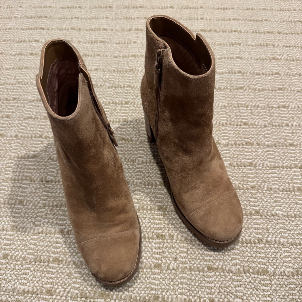 Cole Haan Foster Lug Sole Tan Suede Ankle Bootie | Size 7 - Picture 5 of 7
